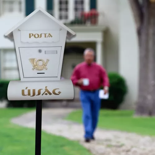 Újságtartós utcai postaláda / Szögletes kivitel - fehér