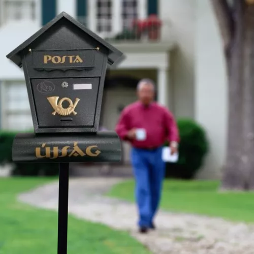 Újságtartós utcai postaláda / Szögletes kivitel - fekete
