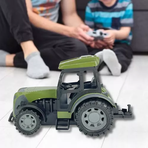 Valósághű traktor távirányítóval